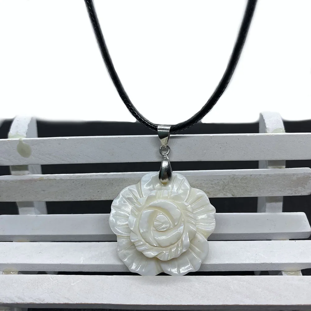 Carved Flower Shape Pendant Natural Shell White Shell Black Shell Melon Buckle Leather Cord Necklace Women's Jewelry Accessories