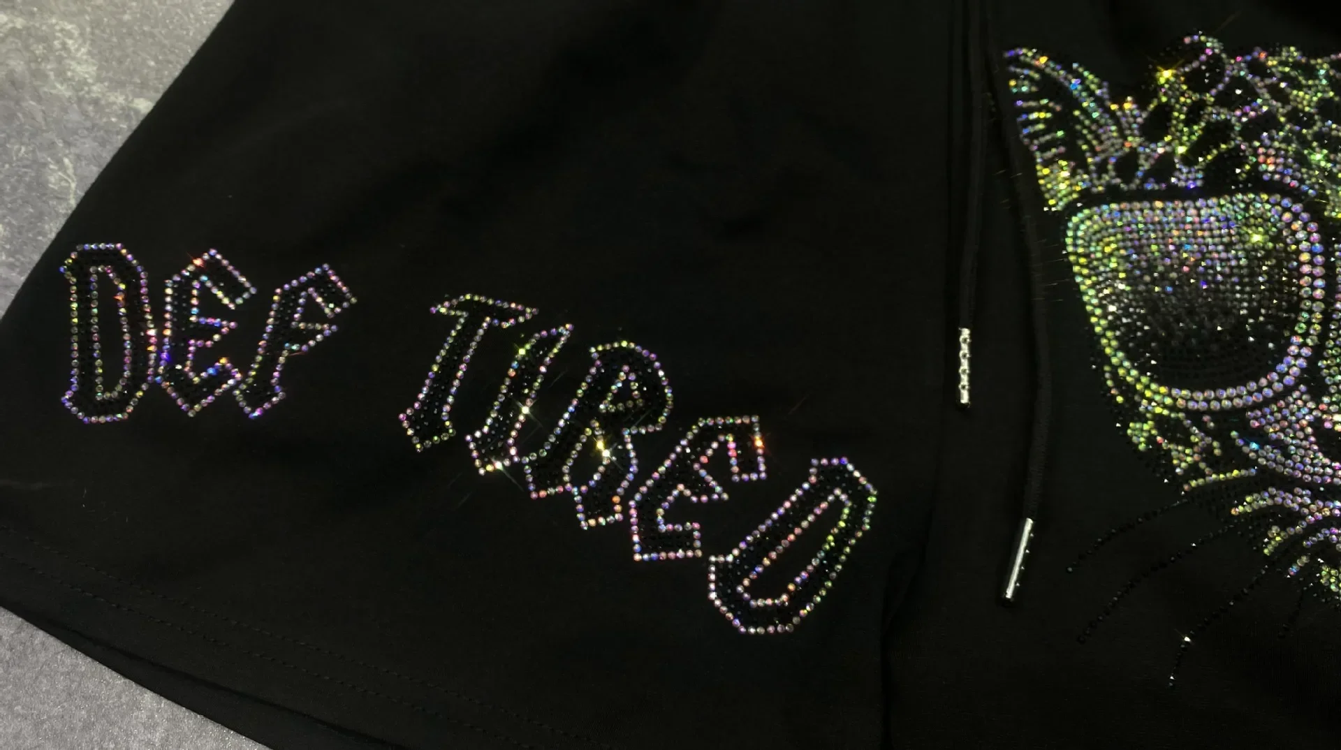 2025 primavera 2 peças conjuntos de roupas femininas dos desenhos animados diamantes preto agasalho casual tricô topos e shorts tempeстюм Ж Dönм Жtü Лет....