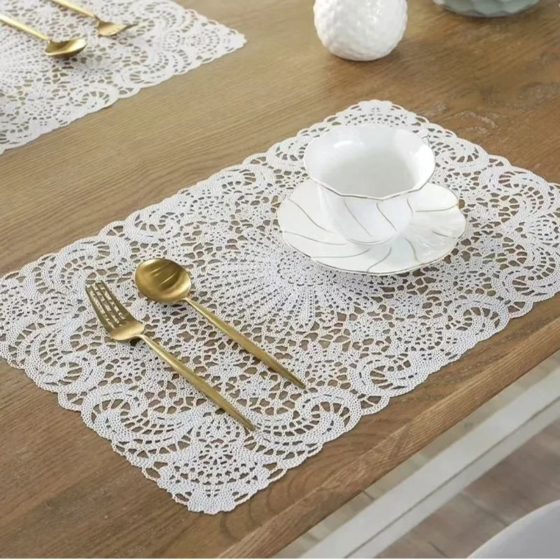 2pc Koreanische Spitze Hohl Tischsets Moderne Restaurant Tisch Dekoration PVC Mahlzeit Matte Anti-heiße Esszimmer Tischsets Weiß hochzeit Dekor