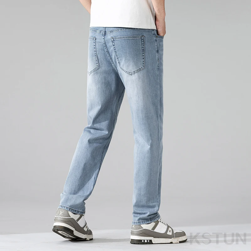 جينز طويل جدًا للرجال طويل القامة مستقيم أزرق فاتح كاجوال للأعمال بطول كامل ملابس رجالية قابلة للتمدد بطول ممتد