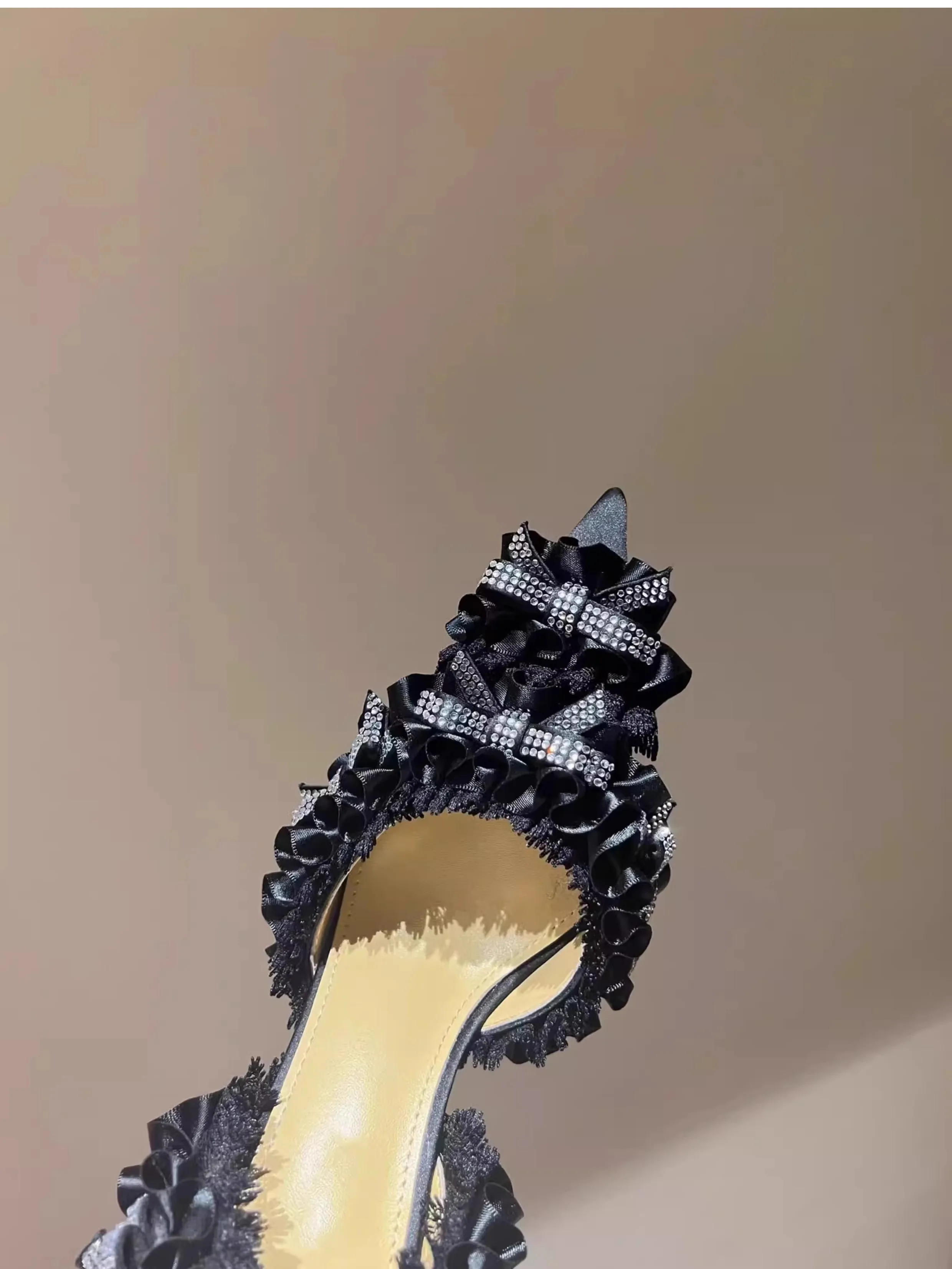 2024 New High end Pointed Single Shoes Sexy Diamond Bow Decoration Lace e Fashion Versatile High Heel Sandals