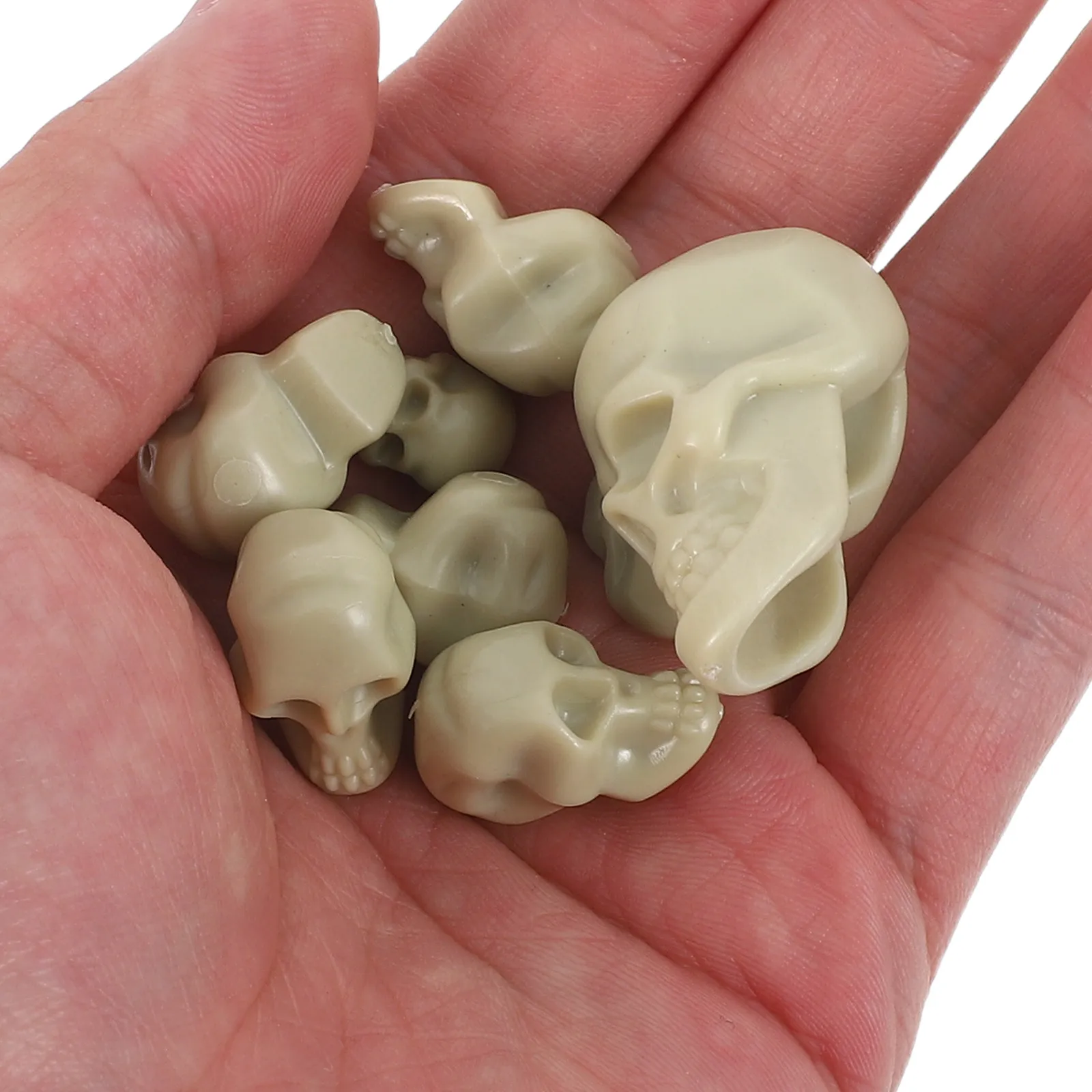 150Pcs Skull Heads Miniatures Realistic Plastic Small Skulls for Crafts Halloween Party Photo Prop Haunted Decoration