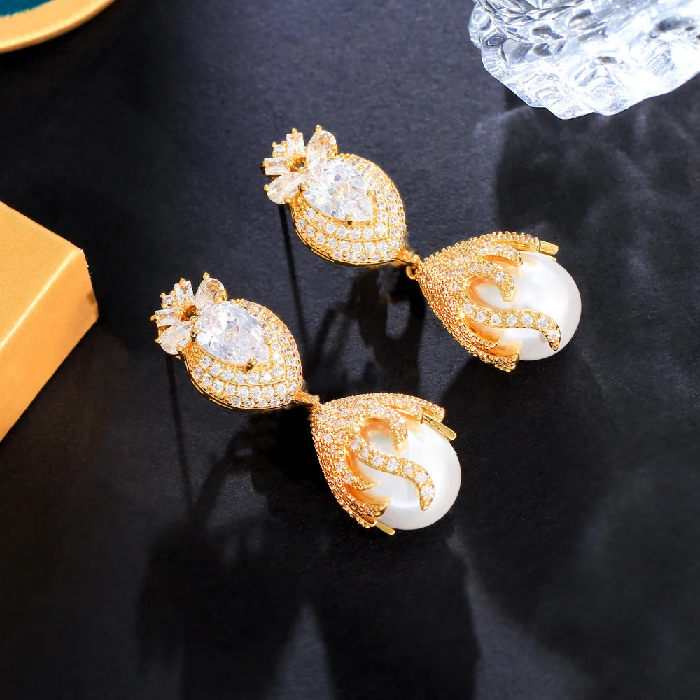 CWWZircons Glänzende CZ-Hängeohrringe, luxuriöse lange Perlen-Charm-Ohrringe für Damen, Hochzeits-Brautschmuck, Accessoire, Großhandel E0955 – Detail 7