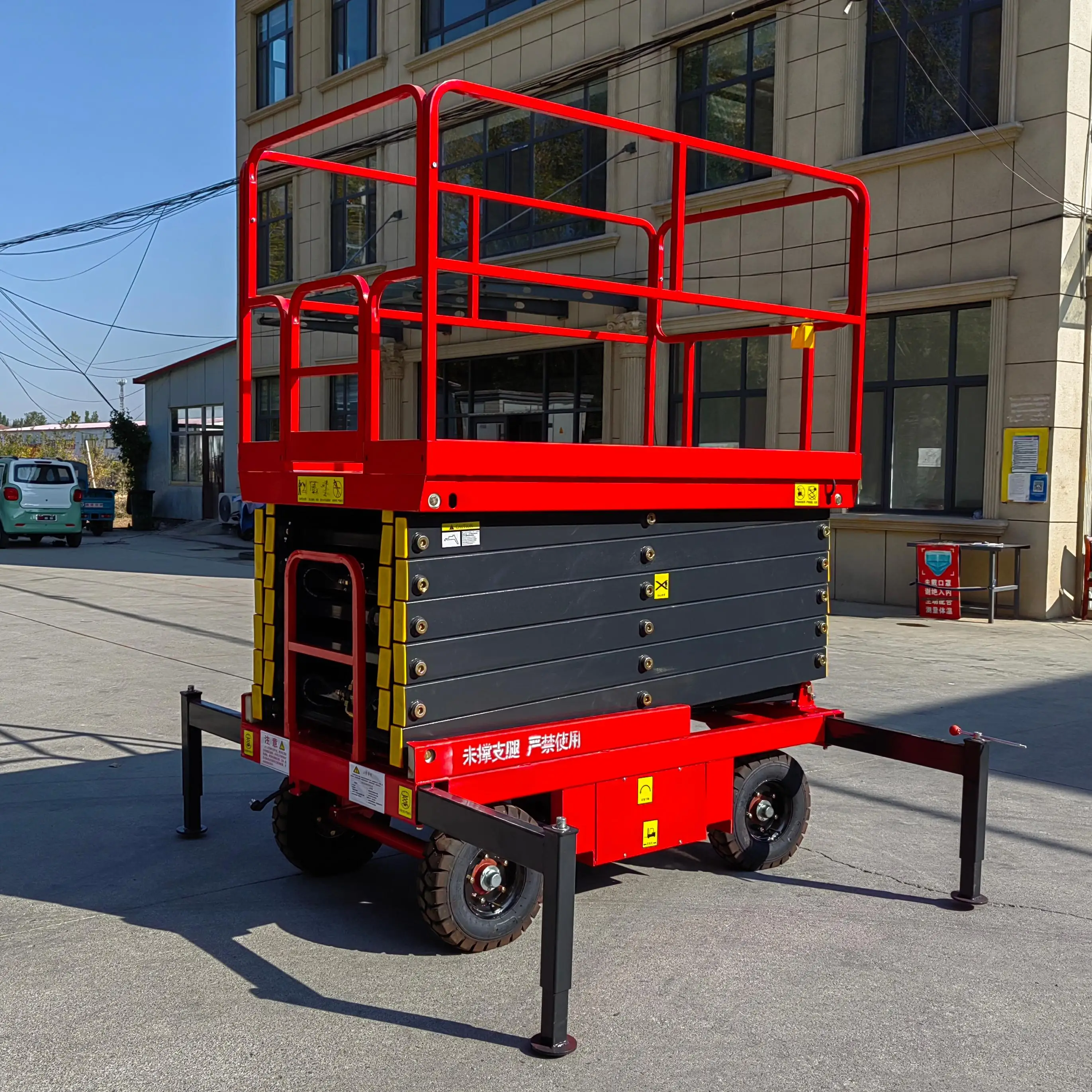 Self Propelled Electric Lifting Scaffolding Work Platforms Scissor Lift Table for Construction Aerial Work Hydraulic Lift Tables