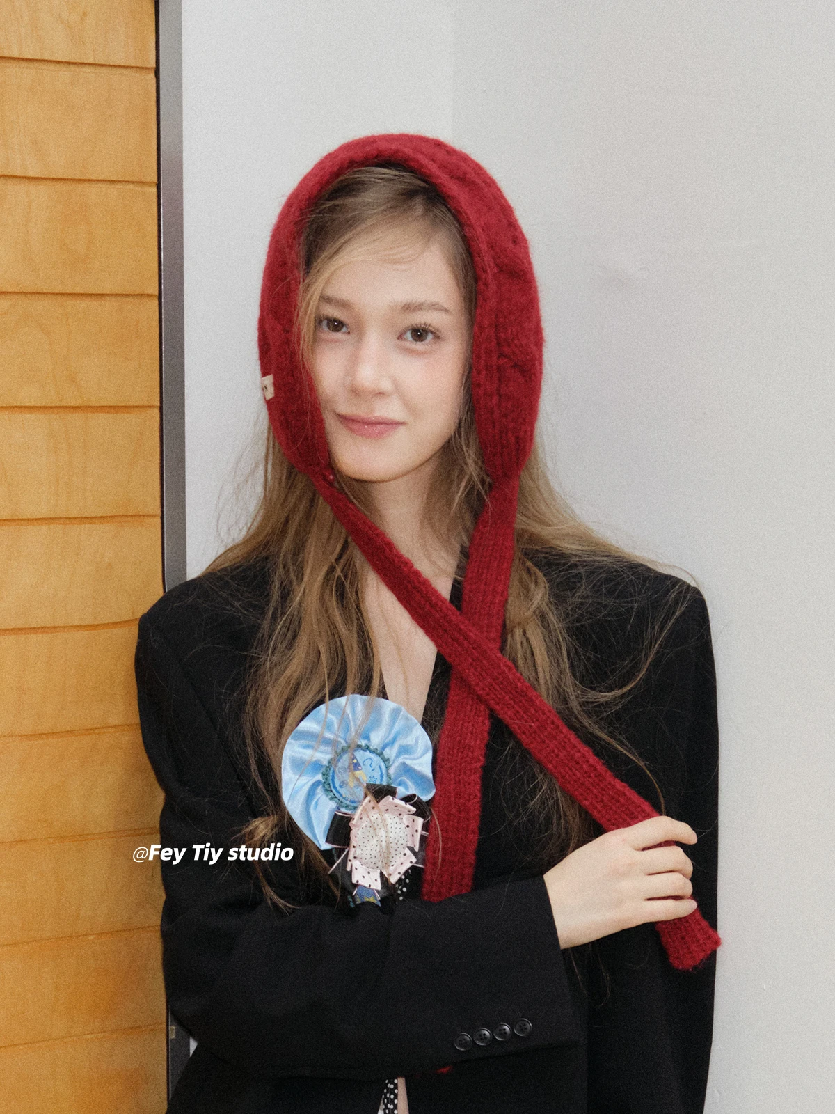 오목한 형태의 한국식 트위스트 크리스마스 새해 빨간색 니트 가방 모양 귀마개 단색 겨울 귀 보호 니트 헤어밴드