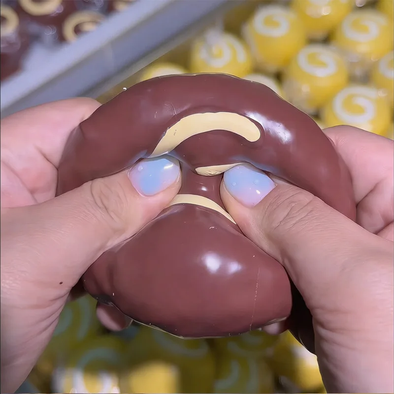 Knuspriger Handtuchrollen-Kuchen, weich, rosa, langsam zurückfedernd, weich, für Büro und Zuhause, Dekoration, ASMR, sensorische Dekompression, Fidget-Druckball, Geschenk – Detail 3