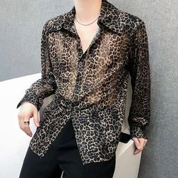 Camisa de malla transparente con estampado de leopardo para hombre, camisa Sexy de seda de hielo, moda sin género, club nocturno juvenil, transpirable, Top hueco, Unisex, otoño