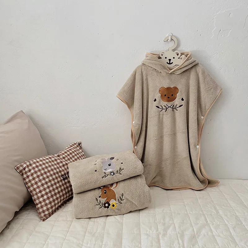 

Children's bath towel with hat cloak bathrobe children's bathrobe coral fleece quick drying absorbent wearable bath towel