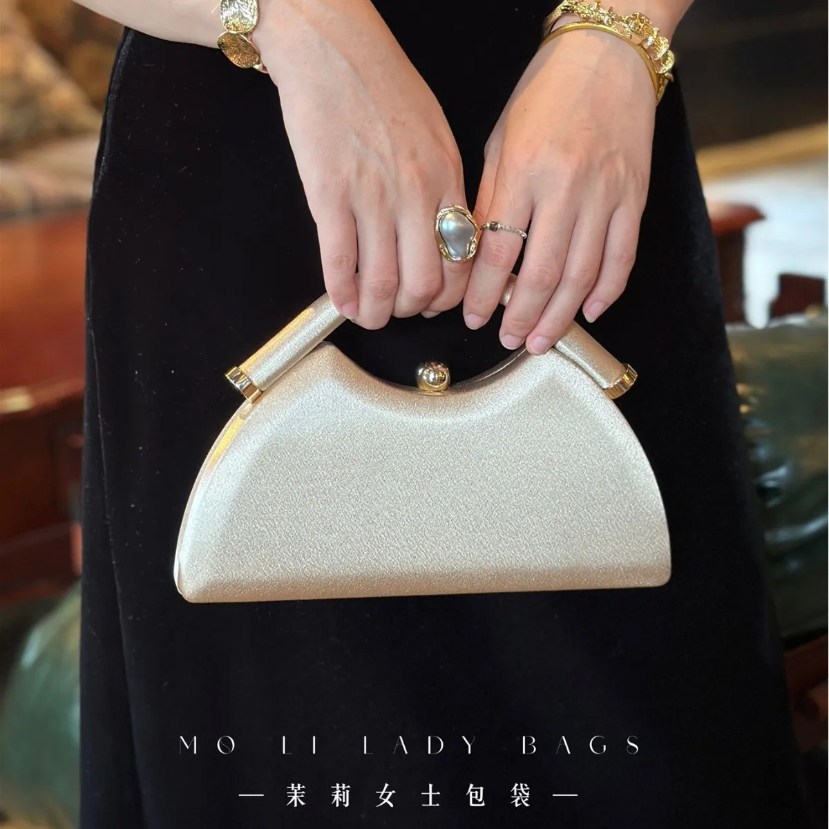 Celebrity Senior Sense Triangle Small Bag Satin Banquet Bag Celebrity Long Dress Dinner Oblique Span Chain Handbag