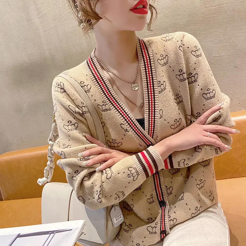 Xiaoxiangfeng Women Spring and Autumn New Stitched V-neck Button Print Fashion Loose All-match Casual Long-Sleeved Knitted Tops