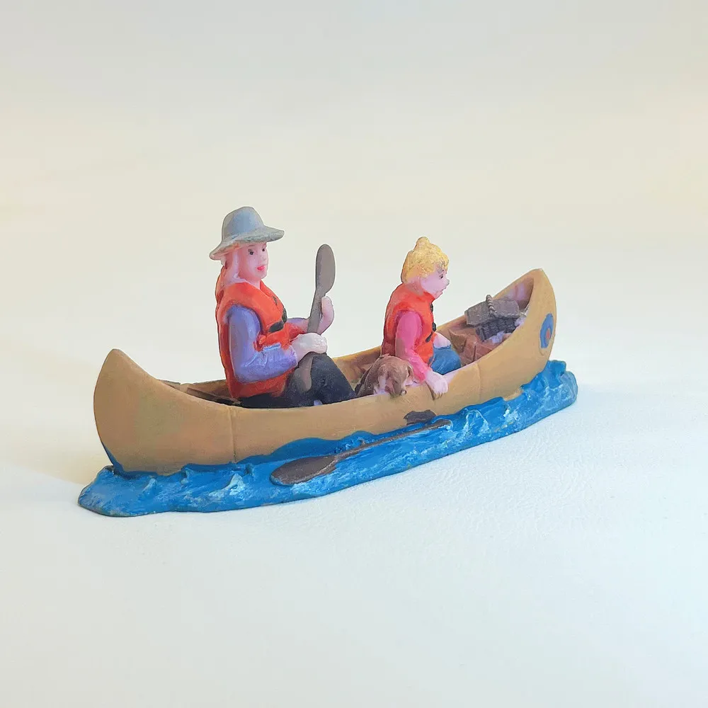 Mother Daughter Canoe Resin Figurine Mini Canoeing People With Dog Fairy Garden Decor