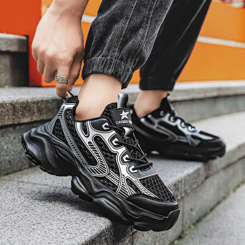 

Мужская спортивная обувь с разноцветной весенне-летней дышащей сетчатой толстой подошвой, увеличивающей рост и уникальным уличным стилем.