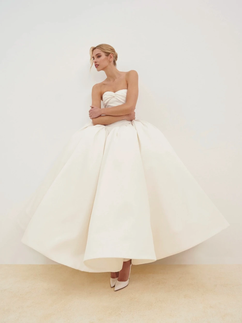 Elegant Satin Strapless Ball Gown For Bride Simple Vintage Low Back Wedding Dress Customized Fitted Waist New Arrival