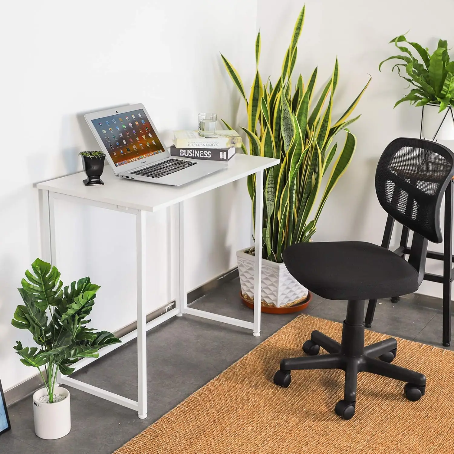 Folding computer desk, suitable for small spaces, can save home office desk without assembling space