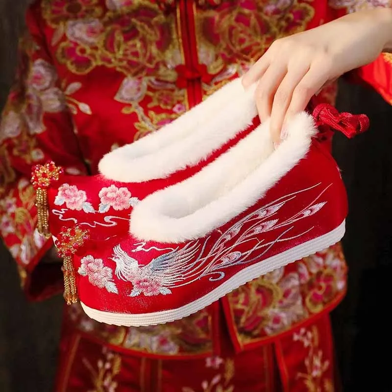 

Chinese Hanfu Embroidered Shoes Women Red Beijing Cloth Low 3.5cm Shoes Winter Warm Embroidered Hanfu Shoes Plus Size 34-42#