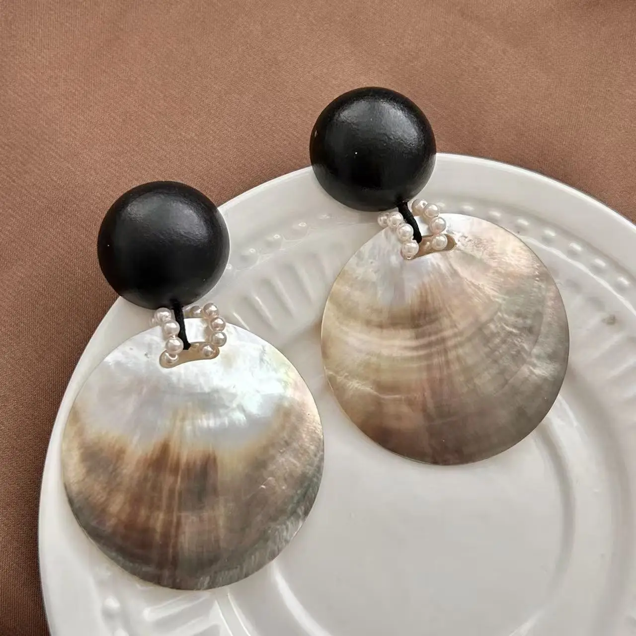 French natural fritillary round earrings women's retro wood round beads pearl niche design high-end temperament earrings