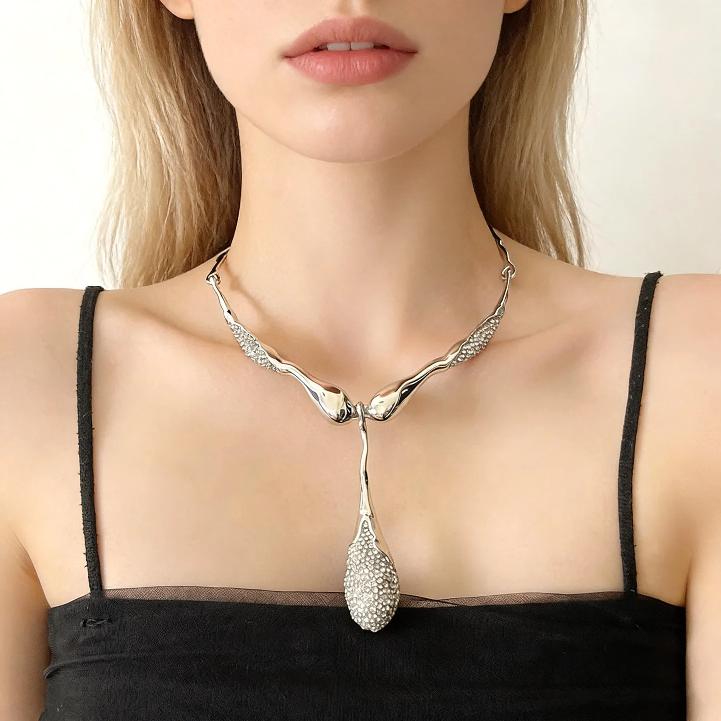 Fashionable Metal Irregularly Spliced Rhinestone Water Drop Pendant Collar Stylish Trendy Necklace Women Jewelry Accessories