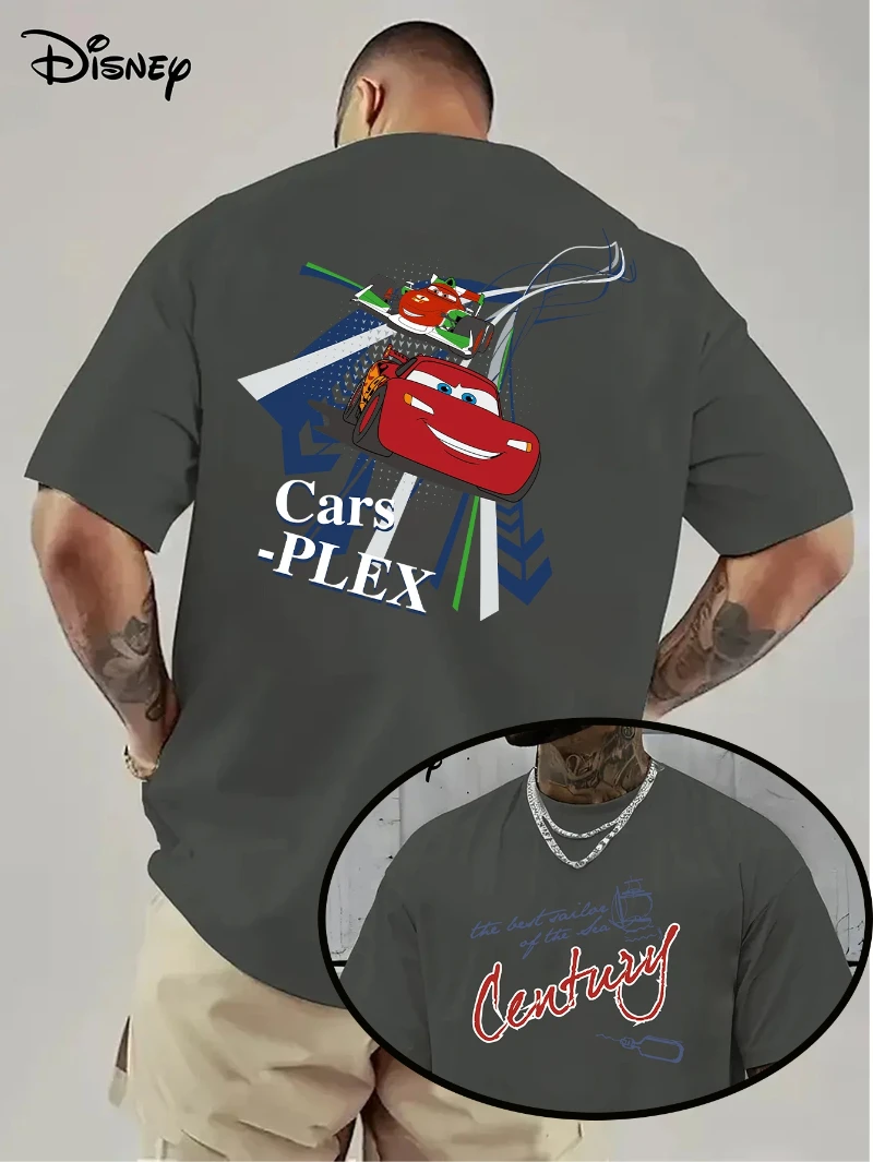 تي شيرت ديزني لايتنينج ماكوين ريسينغ تي شيرت برقبة دائرية وأكمام قصيرة مع نص لوحة ترخيص "أنا في الحب مع فتاة السباق"