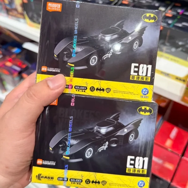 Blokees Gothan Shadows Batmobile The Dark Knight E02 Wheels 1:64 Caja Sorpresa Batman Modelo de Coche Ensamblado Juguete Coleccionable de Película Regalo