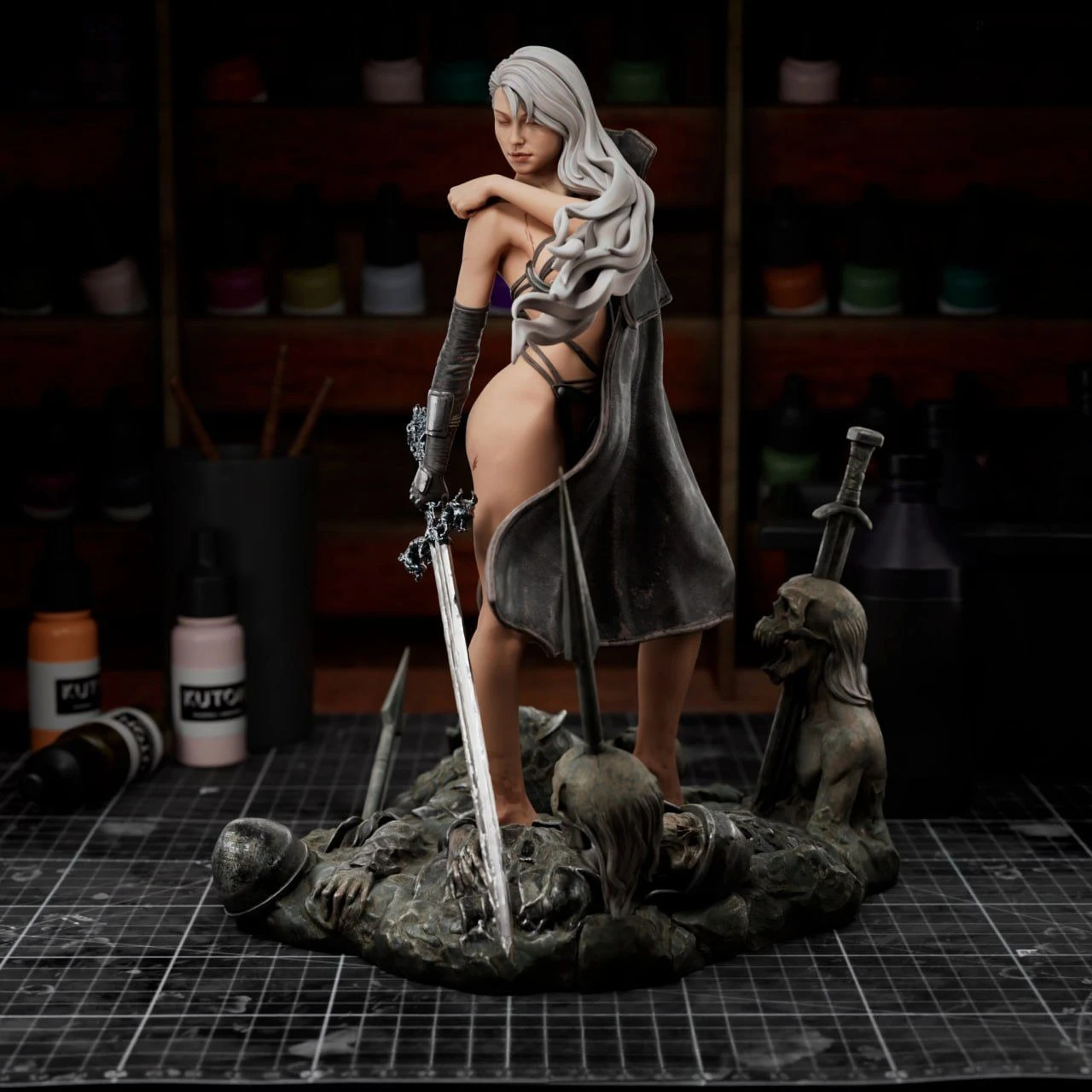 Silver-haired Female Warrior High-precision Figurine White Film Disassembly Model DIY Coloring Self-assembly Figurines Crafts