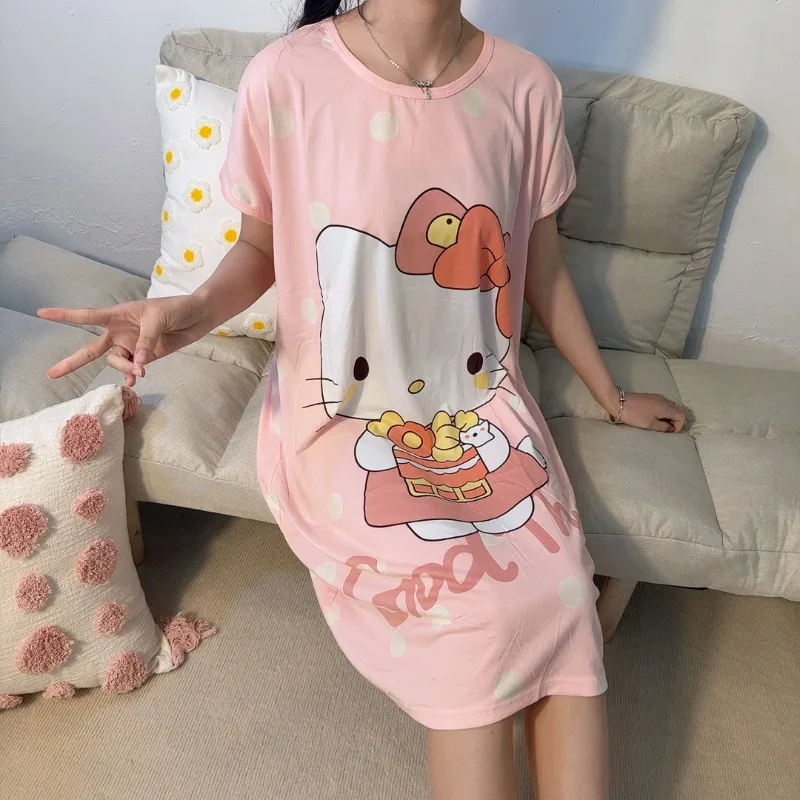 Magia rosa! Hello Kitty è carino e casual in estate e puoi indossare una camicia da notte fuori dalla tua casa per aprire un dolce sogno