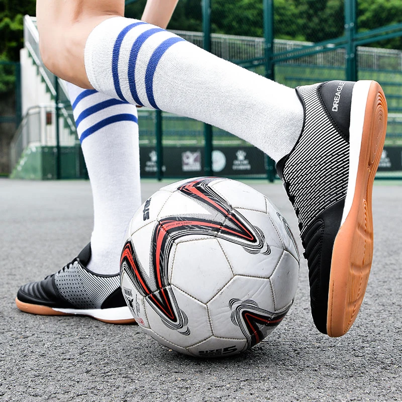 Indoor Soccer Cleats Men Professional Futsal Shoes Anti Skid Mens Football Boots Original Hard Court Chuteira Society Futebol