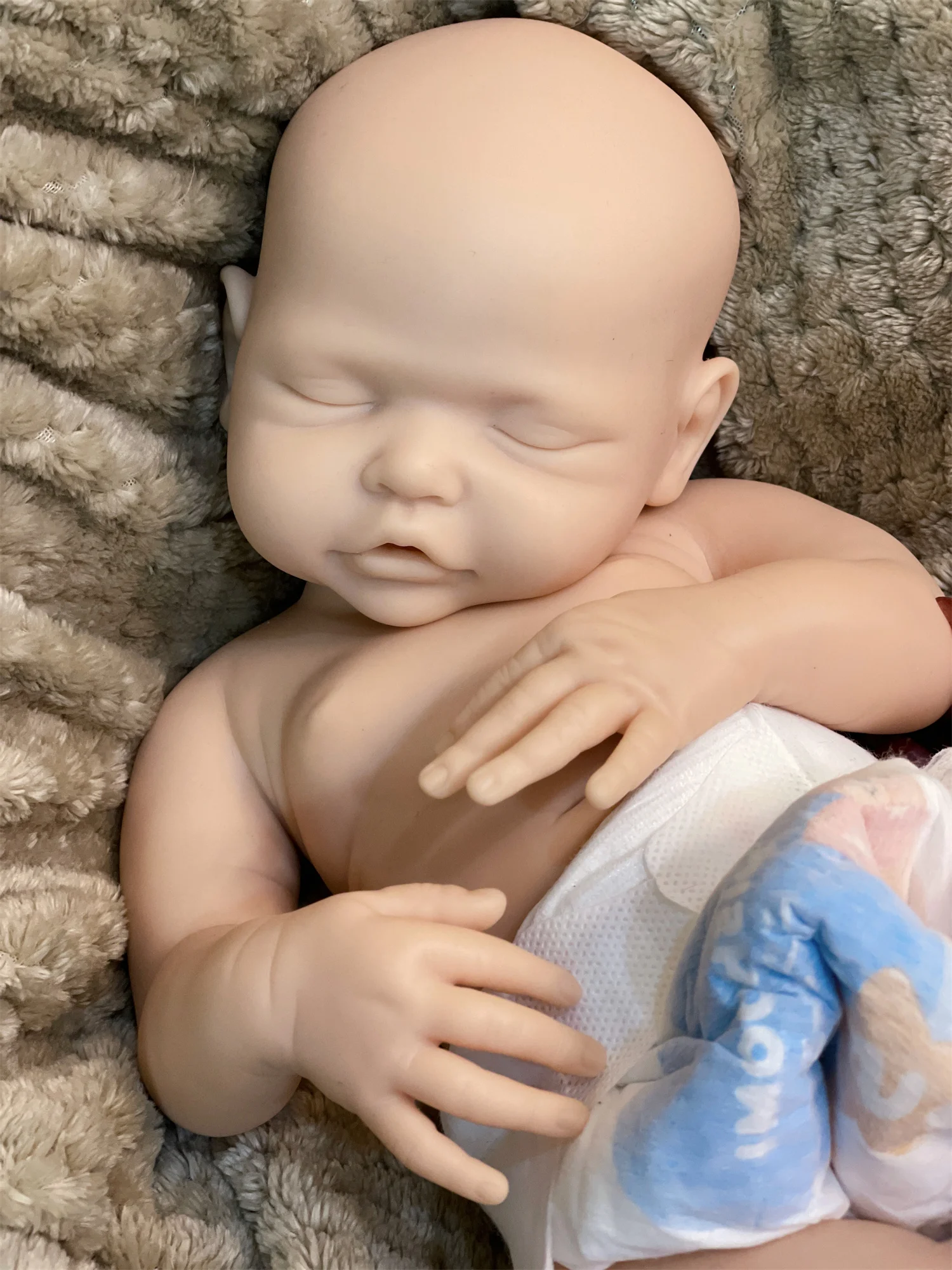 Attyi 16.7Inch Closed Eyes Unpainted Silicone Girl Doll With Soft Touching Feeling Handmade Waterproof bebe reborn doll