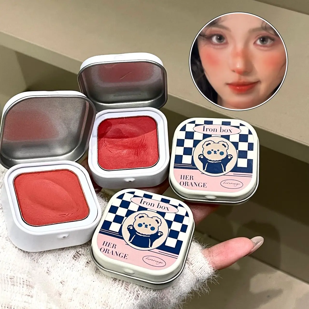 Herorange Matt-Rouge mit niedriger Farbsättigung, weiche, feine Textur, kein Abblättern, einfache Anwendung, langanhaltend, hellt den Teint auf, für Nude-Make-up