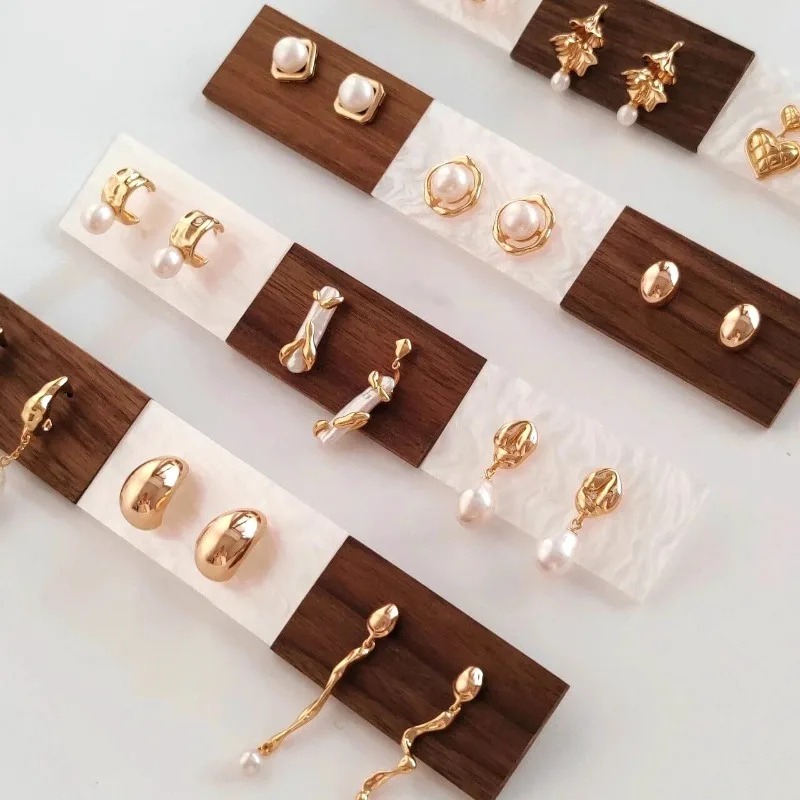 

Подставка для сережек из цельного дерева, маленький держатель для сережек в стиле ретро, экспонент, счетчик, полка для сережек, органайзер для ювелирных изделий, упаковочные принадлежности, реквизит