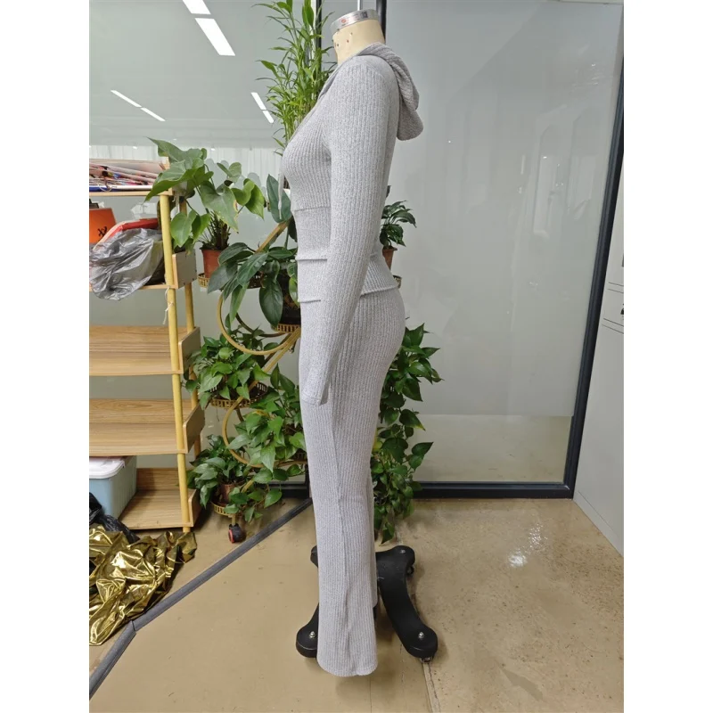 Damen-Strick-Set aus zwei Teilen, langärmeliges Kapuzenoberteil mit Reißverschluss, kurzes Oberteil, hochtaillierte, ausgestellte Hose, Trainingsanzug, passendes Outfit – Detail 9