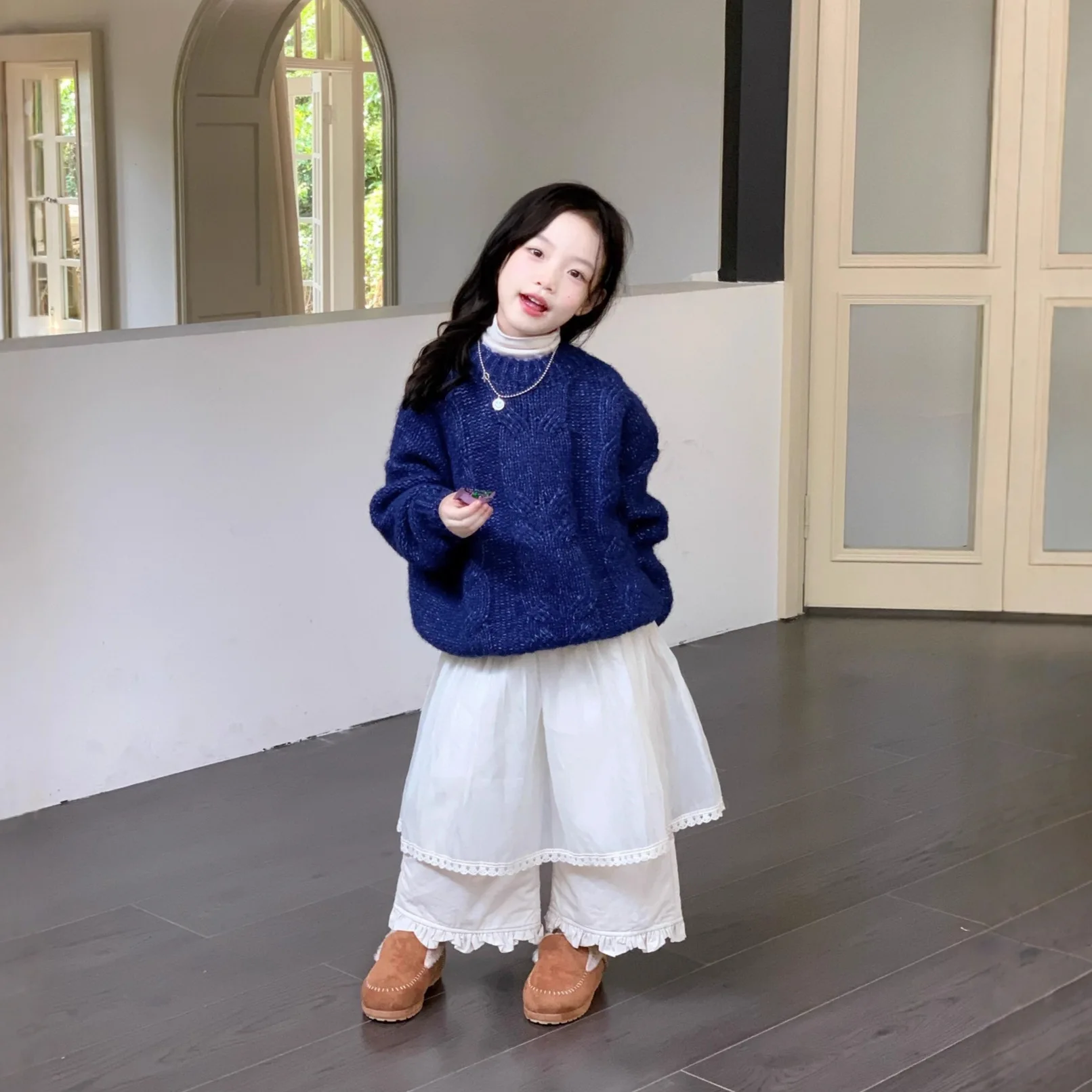 2025 autumn and winter new girls sweater little girl thickened inside wear foreign fashion top sweater Korean