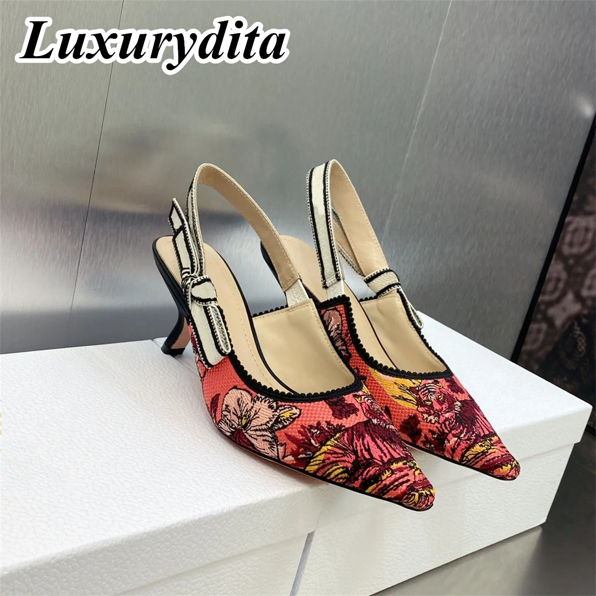 Top Quality Luxury Womens Sandal Casual Lace Flat Fashion Embroidered Muller Shoes Designer Silk Leather Soled High Heel