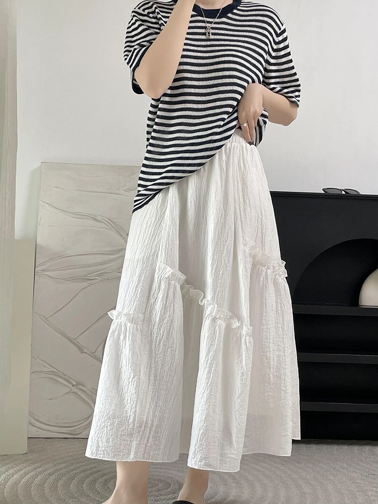 

Романтичная воздушная юбка с эластичной талией, плиссированной текстурой, небольшой кружевной отделкой и объемным силуэтом-зонтиком для праздничных образов