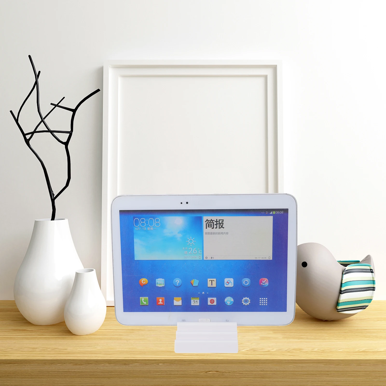 

1 шт. Подставка для телефона и планшета, регулируемая по углу наклона, с тремя слотами, нескользящая настольная подставка для спальни, общежития, портативная, пластиковая