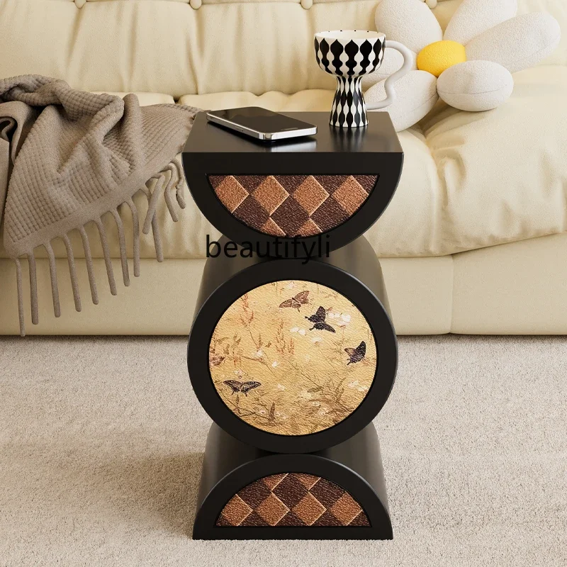 

Floor-to-ceiling ornaments, high-end living room, home decoration, bedroom, a few bedside shelves next to the sofa