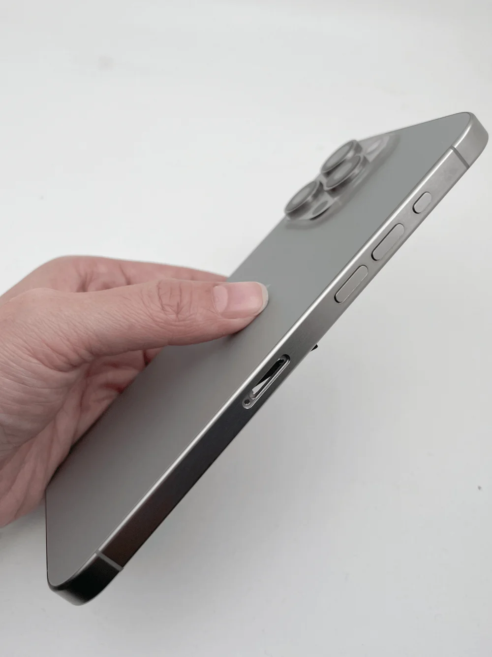 غطاء الإطار الأوسط الأصلي المفكك، غطاء زجاجي خلفي لهاتف iPhone 15 Pro Max، متضمن مجموعة NFC اللاسلكية، جديد 95%