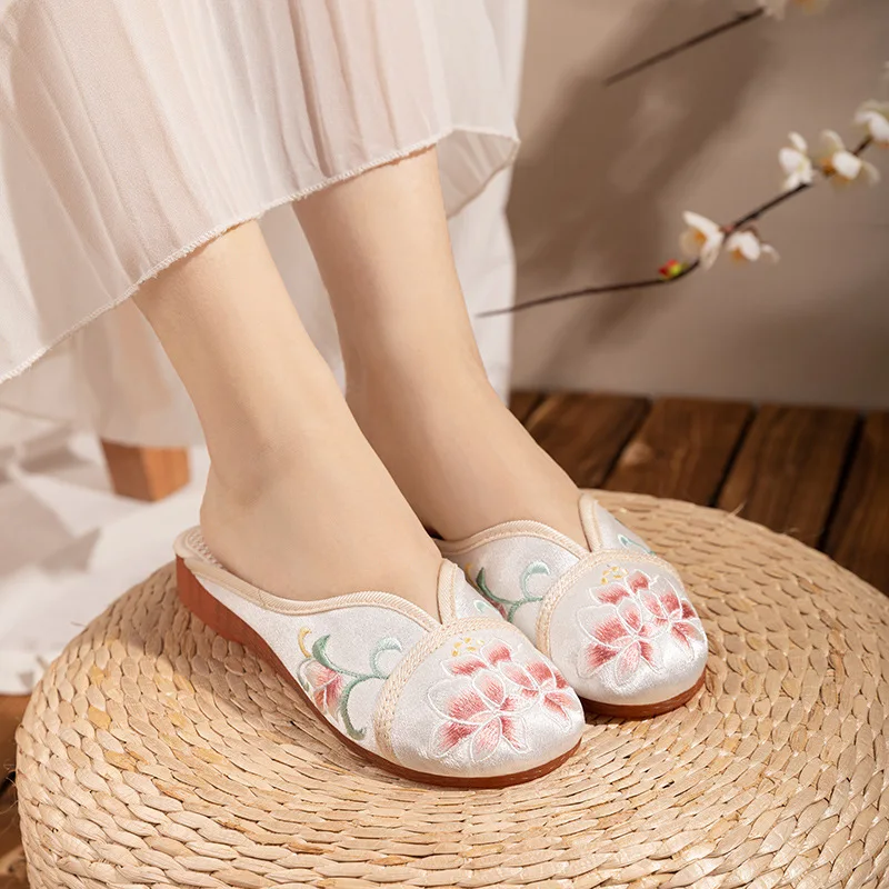 

CY46 2024 autumn new old Beijing cloth shoes female embroidered shoes half tow baotou Chinese style embroidered cloth slippers