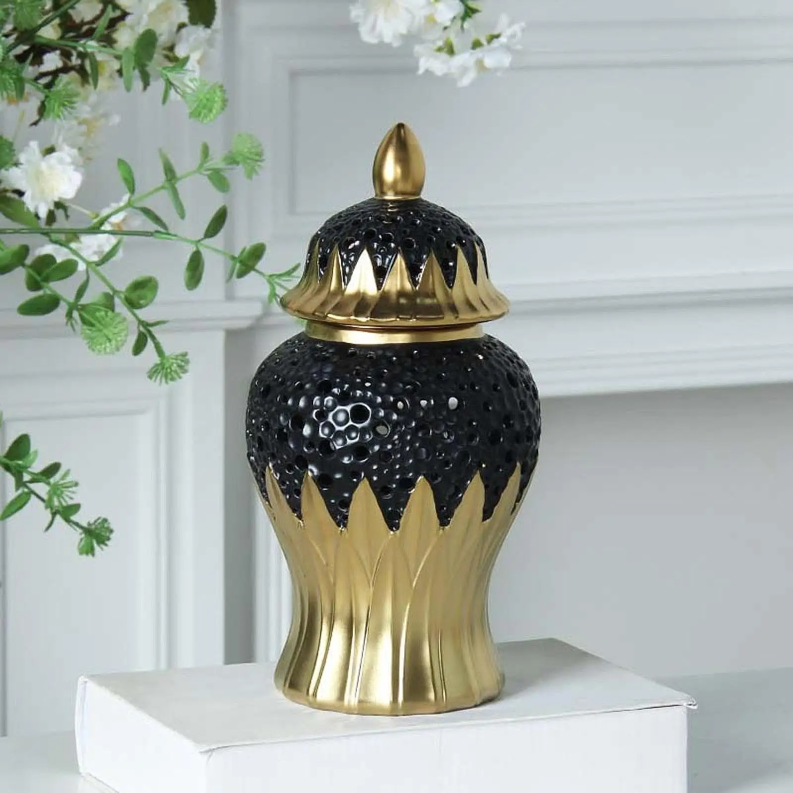 

Ceramic Ginger Jar Multipurpose Desktop Ornament Art Crafts Vase with Lid for Bookshelf Countertop Kitchen Office Dining Room