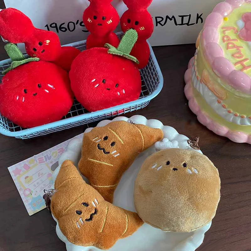 Divertida decoración colgante de patata pequeña de felpa, llavero de verduras de dibujos animados, colgante, accesorios de decoración para mochila, regalos de cumpleaños