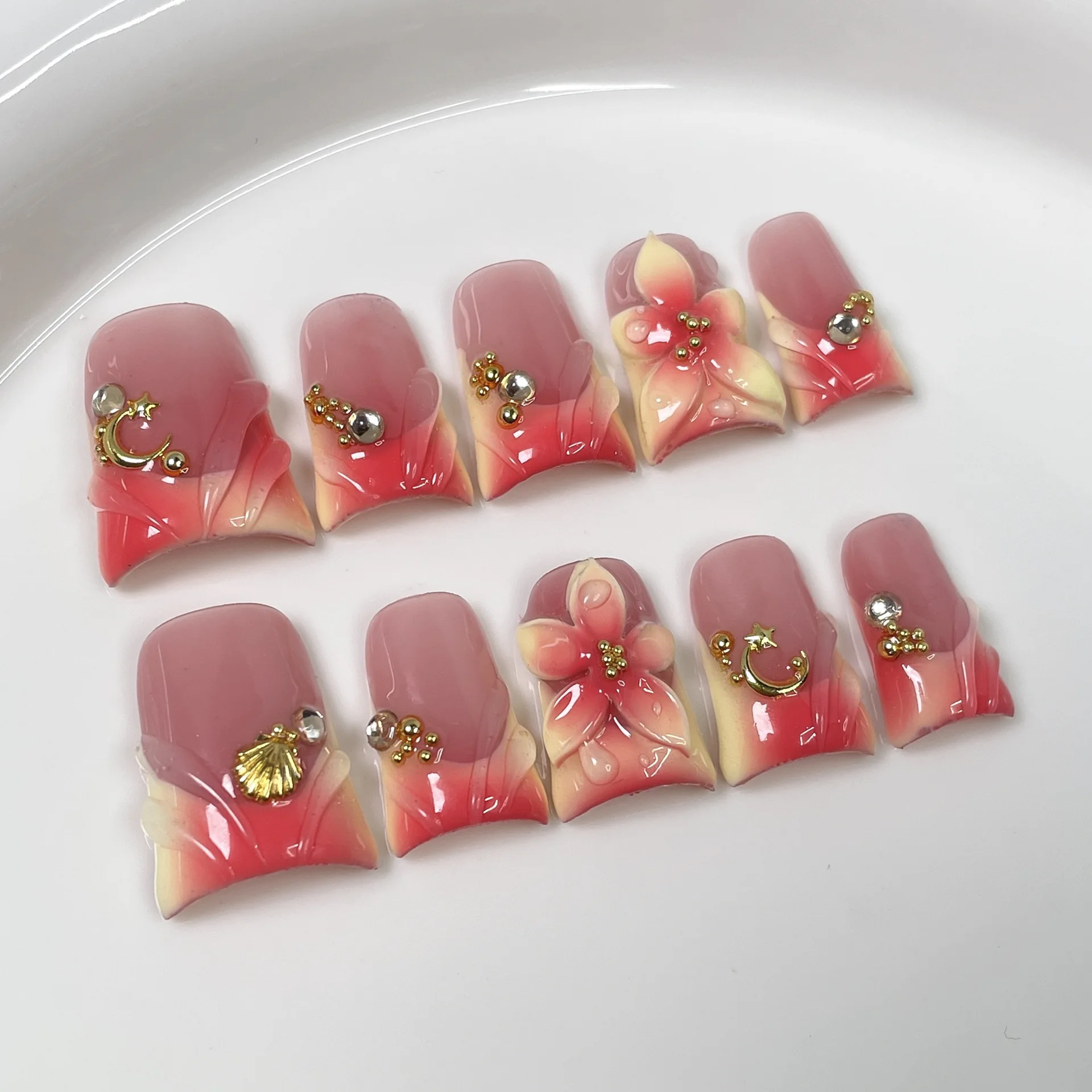 10pcs Ocean Style Fake Nails Duck Bill Press on Nails Set Handmade 3D Flowers Pearl Nail Art Gradient Blush French False Nails view 4