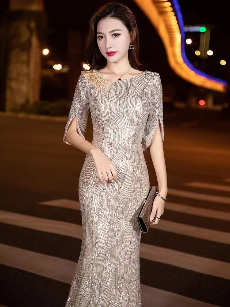 

Ele Champagne Color aduation Tailored Dr Fem Host Gown Korean Sle Long Evening Gown with U-Neline And Five-Sl...