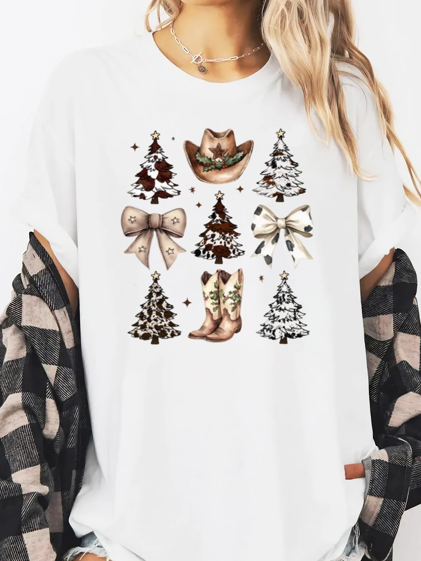 เสื้อยืดแขนยาวพิมพ์ลายต้นคริสต์มาส หมวกคาวบอย โบว์ รองเท้าบูท สำหรับผู้หญิง สวมใส่สบาย สีขาว ไซส์ใหญ่