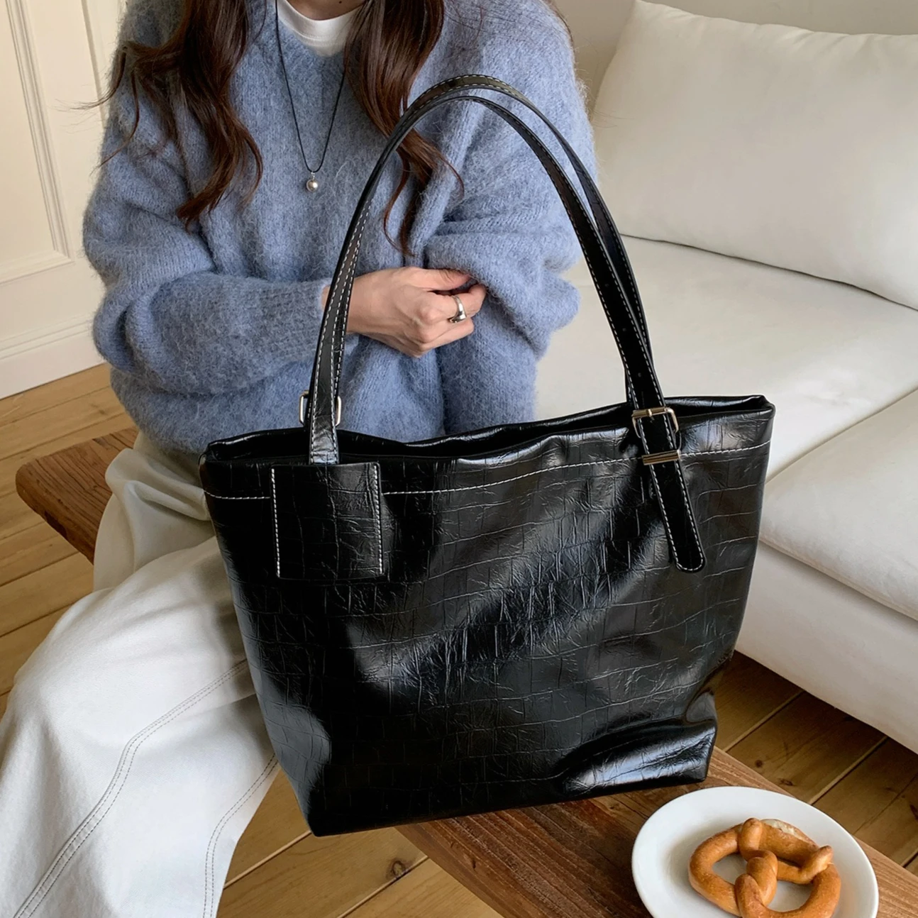 Women Handbag Large Capacity Single Shoulder Portable Shopping Bag Luxury Ladies Commuter Underarm Totes Bag for Work Commute