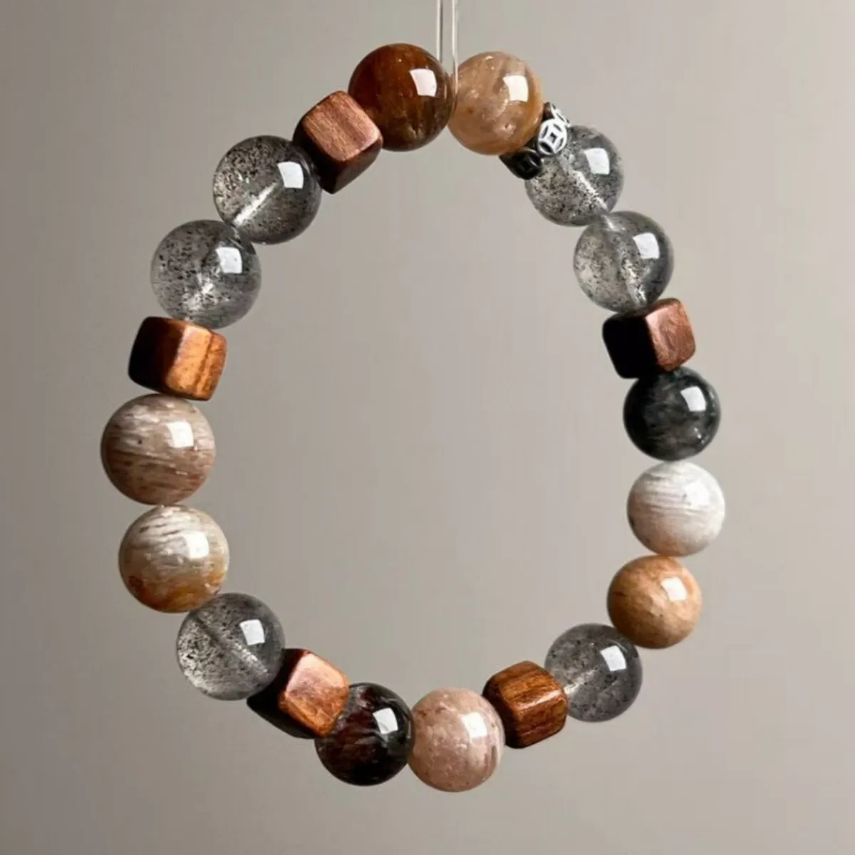 

Natural Crystal Bracelet Green Ghost Green Hair Crystal Sandalwood Bracelet Lucky Transfer Light Luxury Crystal Original Design