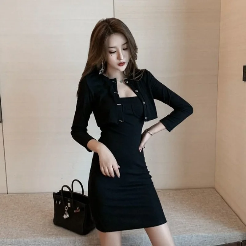 

Женские комплекты Укороченные топы с круглым вырезом Черное тонкое мини-платье из 2 предметов Универсальное осеннее стильное корейское повседневное простое популярное винтажное платье