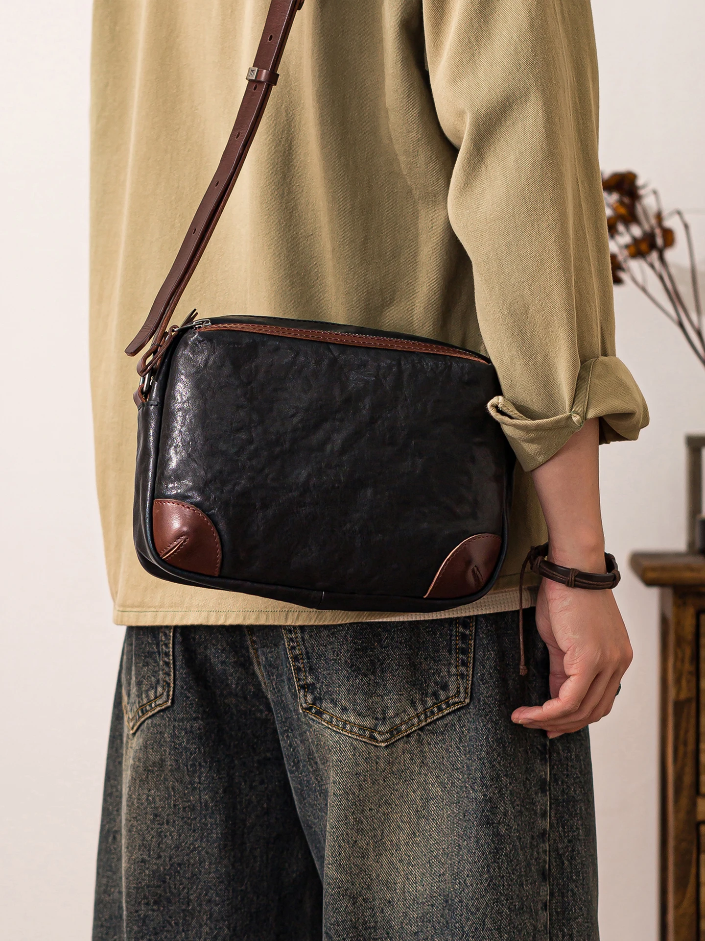 

Fashion designer handmade genuine leather men's shoulder bag casual daily travel luxury cow leather teens black crossbody bag