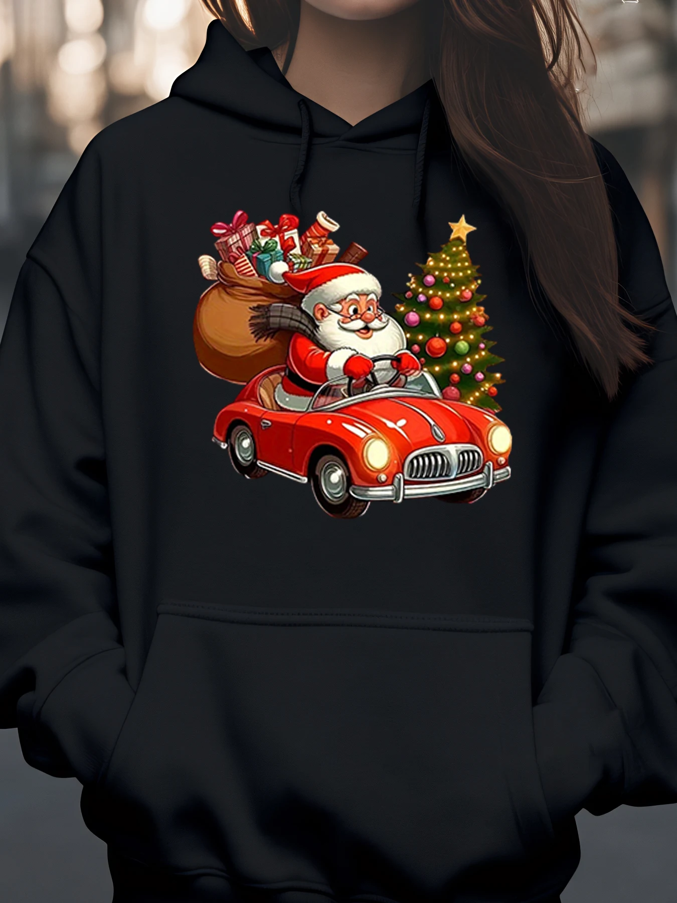 سانتا كلوز يقود السيارة الحمراء مع هدايا عيد الميلاد هوديي لموسم العطلة للجنسين