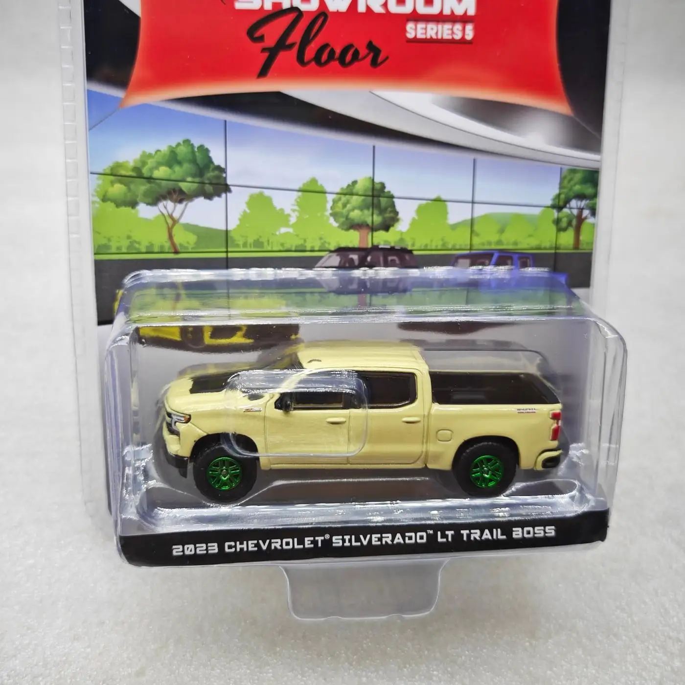 

Green Light 1:64 -2023 Chevrolet Silverado LT Trail Boss Z71 Green Machine