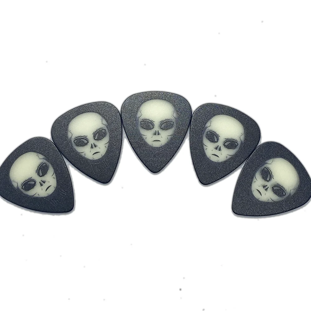 5pcs 0.71mm Luminous Guitar Picks Rock Alien Luminous Plectrum Celluloid Acoustic Electric Guitar Mediator Accessories