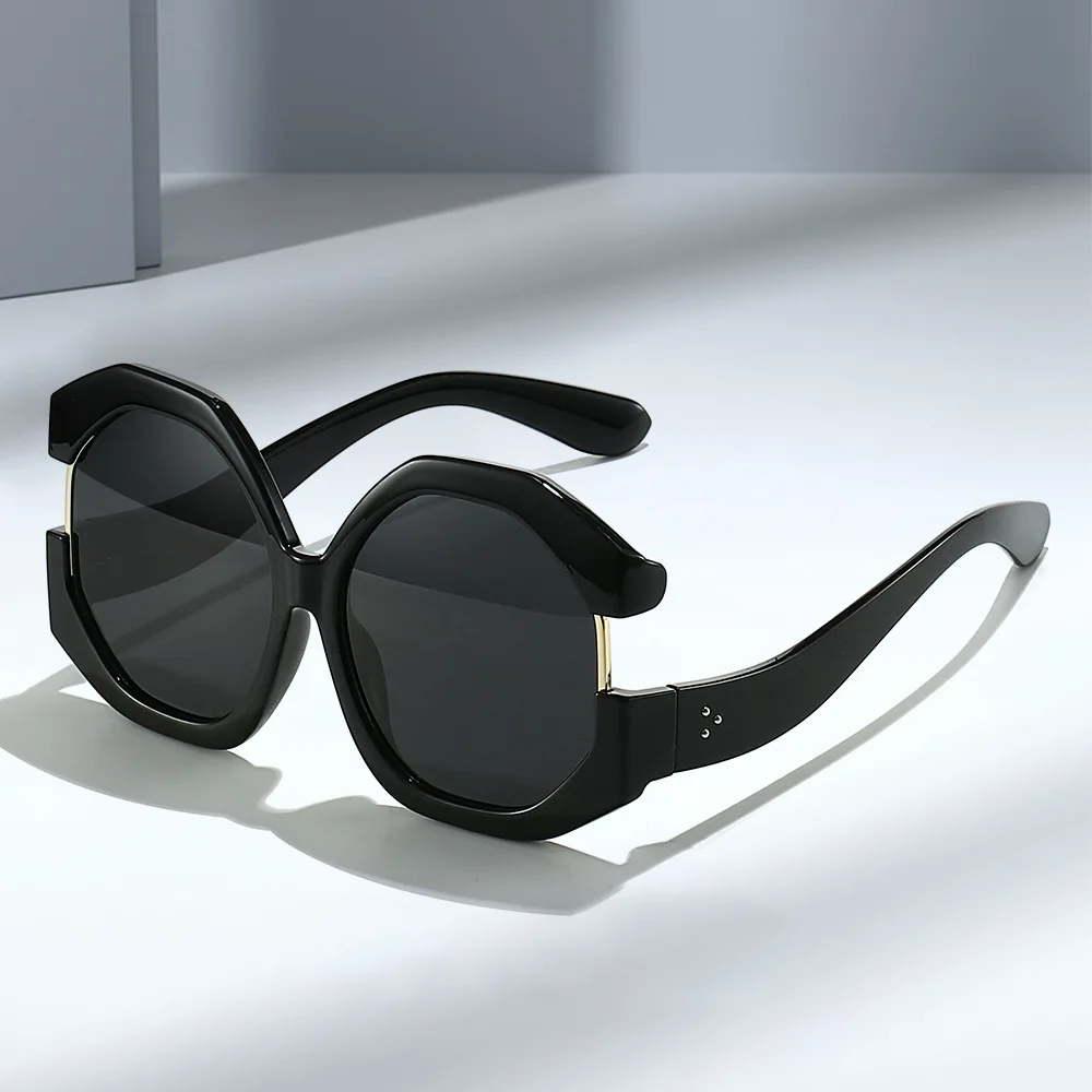 

Fashionable Hip Hop Sunglasses for Women and Men Stylish One-Piece Design Metal Shades for Outdoor Sun Protection High-End Look